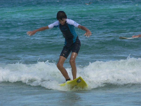 126- Le premier surf debout 